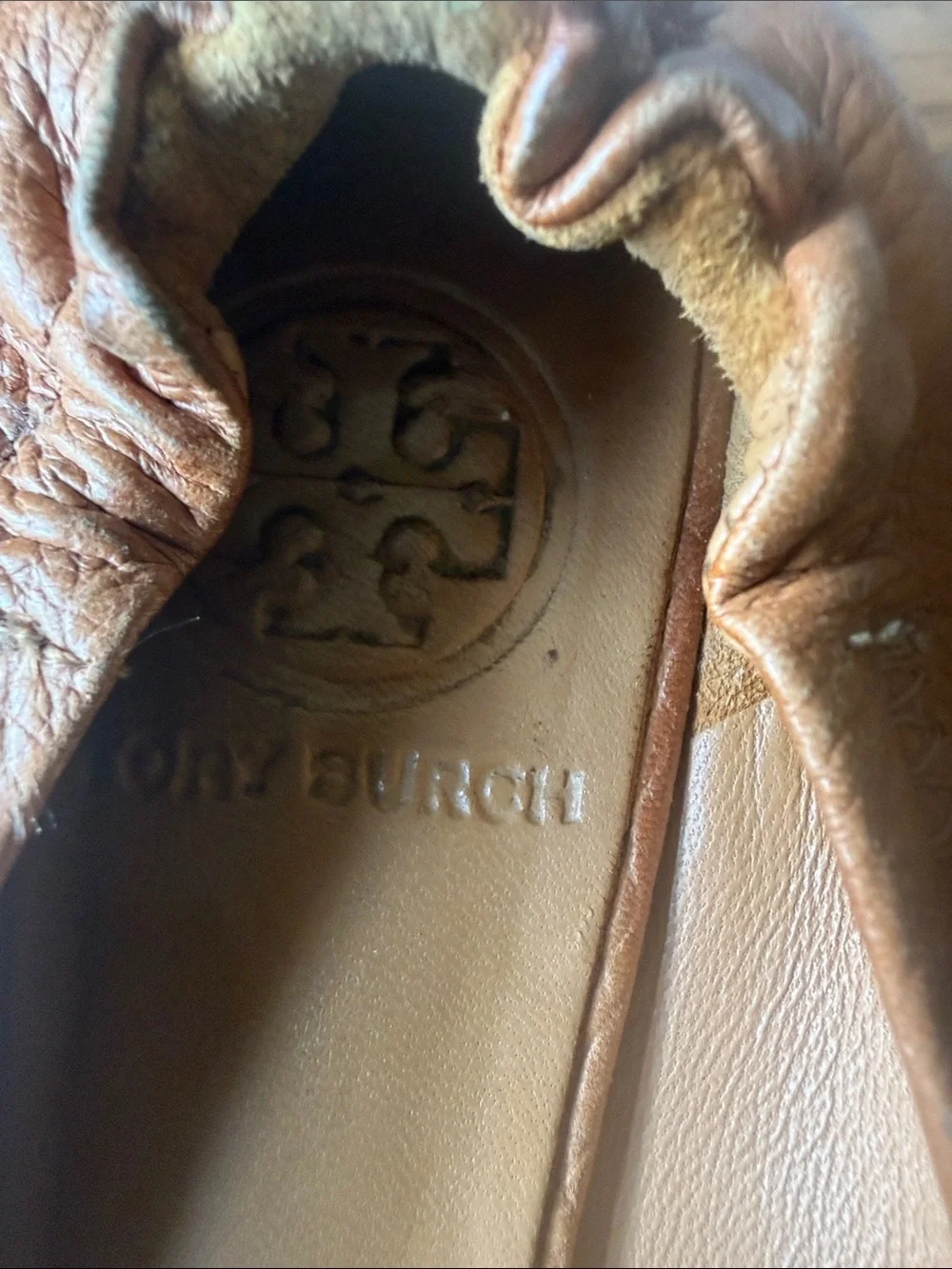TORY BURCH girls, leather ballet, flat size 4 1/2 preowned good condition